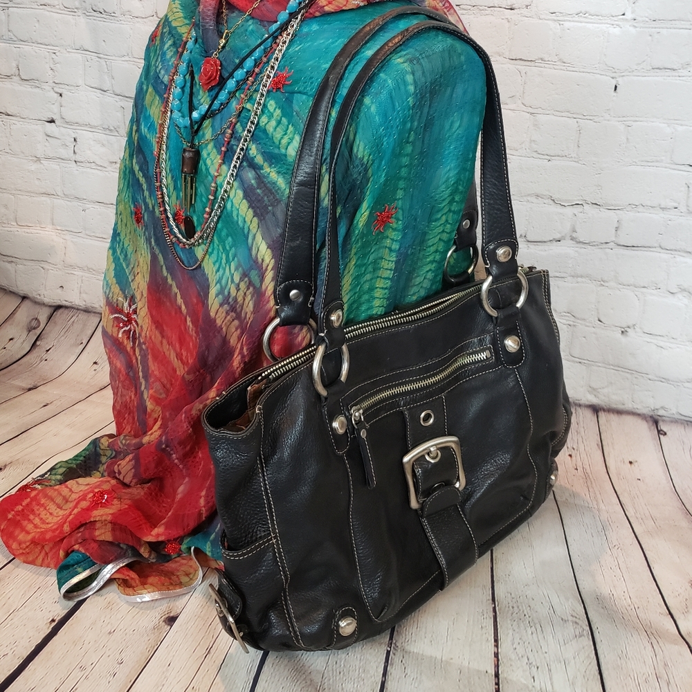 B Makowsky black leather purse